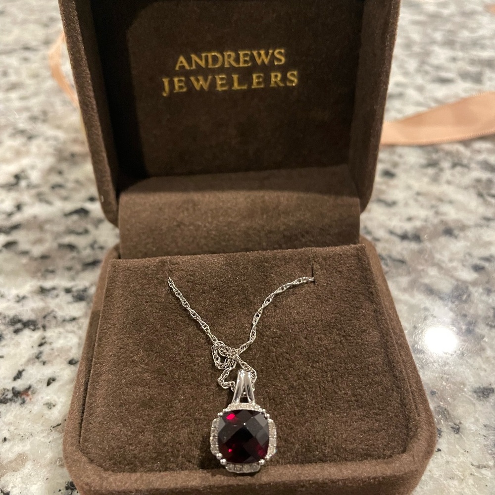 Garnet pendant with silver necklace